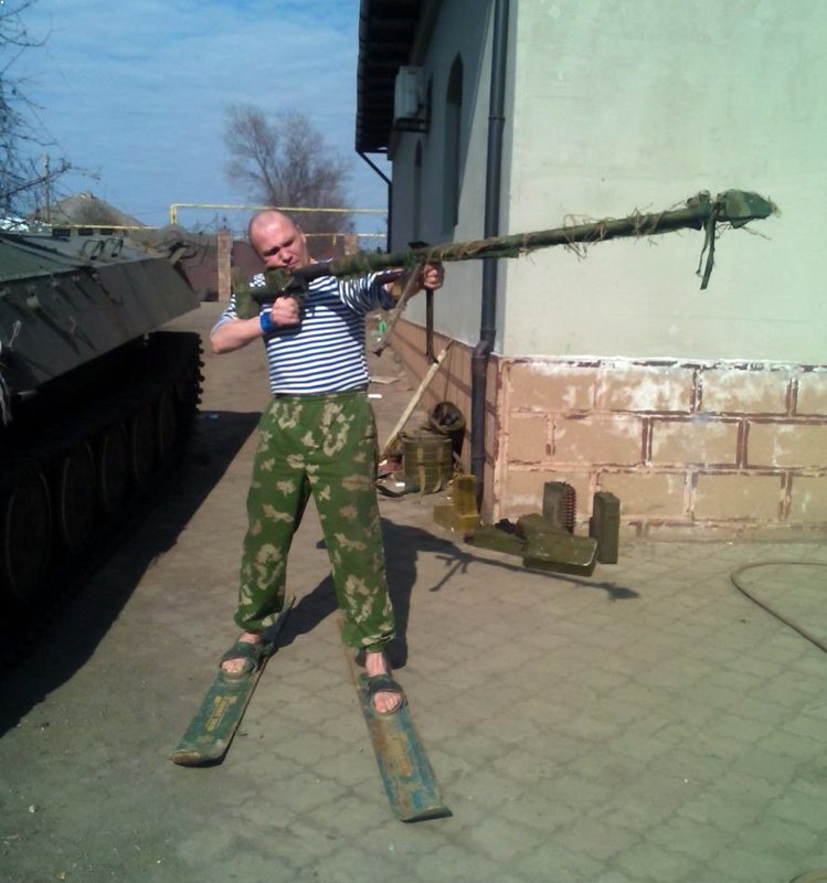 У лижах на асфальті: з "ДНР" пригрозили українським снайперам "новою зброєю" (ФОТО) - фото 1