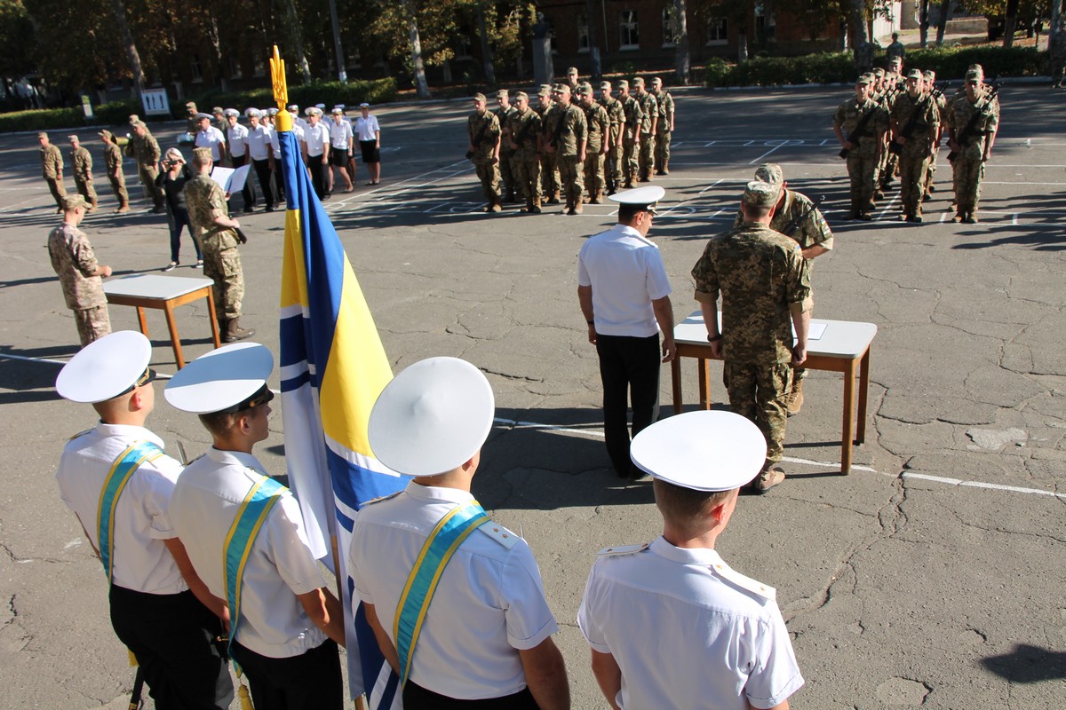 У Миколаєві 68 контрактників присягнули на вірність України