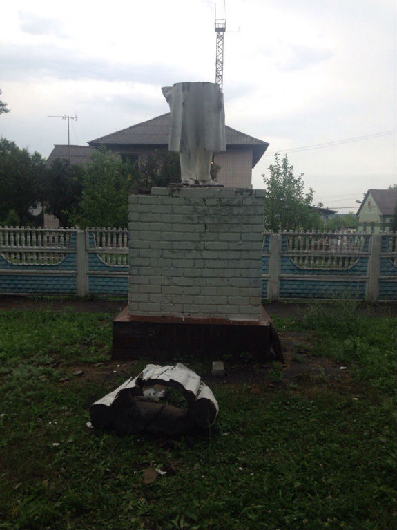 На Харківщині поламали ще один пам'ятник Леніну (ФОТО, ДОПОВНЕНО) - фото 1