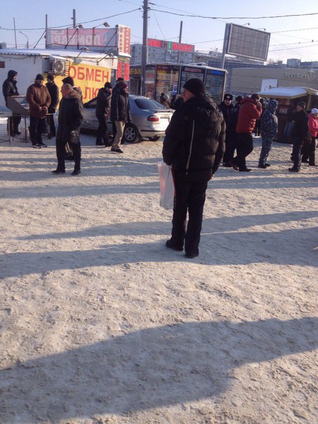 У Харкові евакуюють ринок: шукають вибухівку  - фото 3