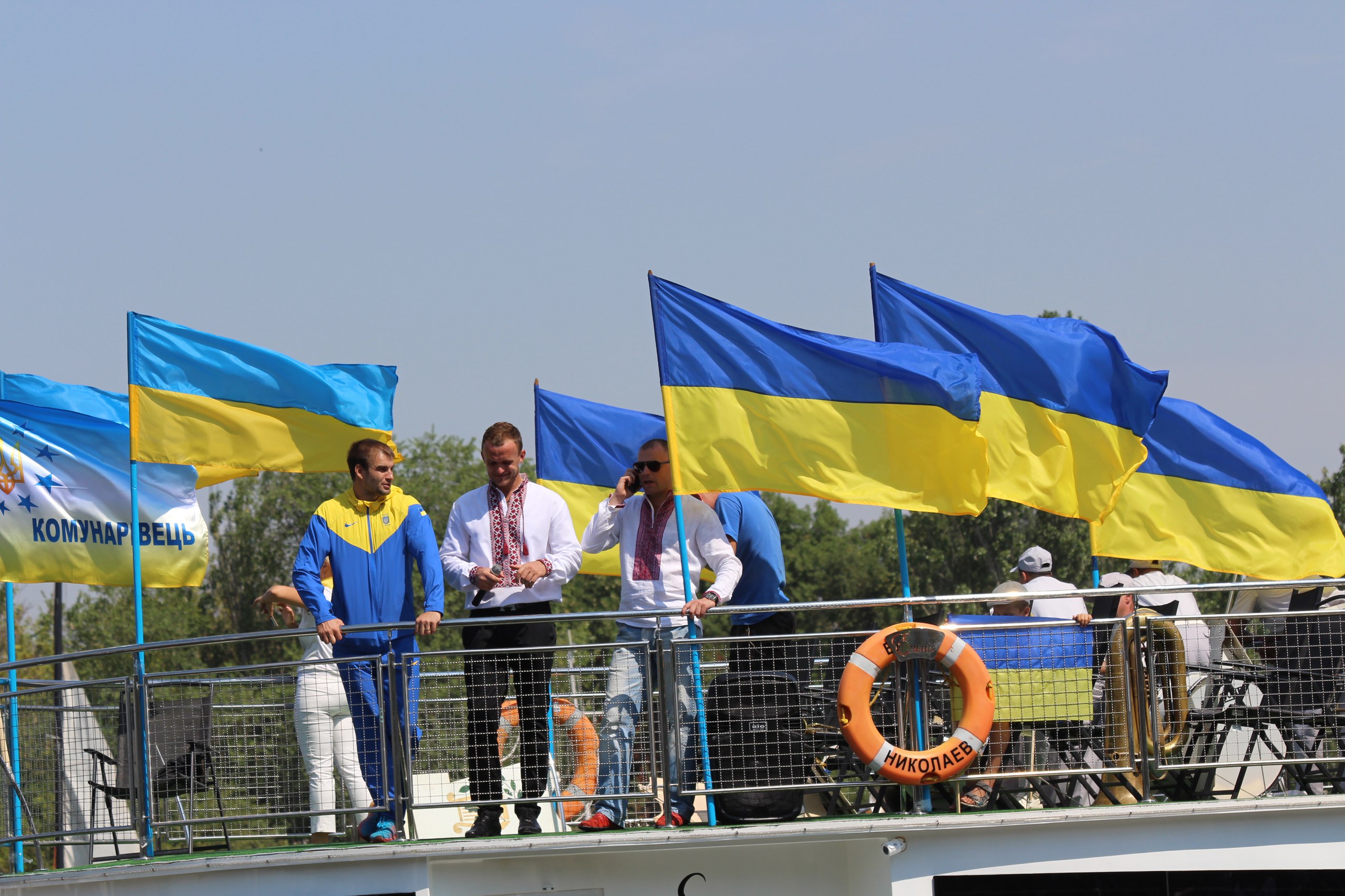 Миколаїв встановили рекорд з найбільшої кількості національної символіки на воді