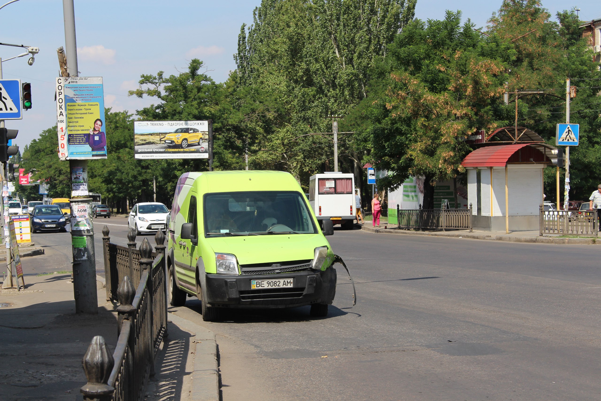 У Миколаєві через неуважність водія зіткнулися дві машини