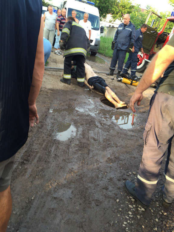 У Харкові з каналізаційного люку вилучили тіла загиблих чоловіків (ФОТО +18) - фото 4