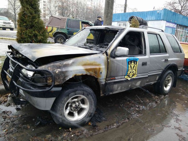 У Харкові спалили три авто "Айдару" - фото 1