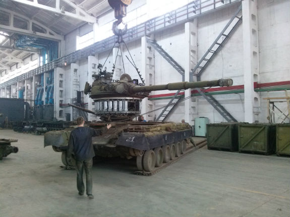 Як на Харківському заводі танки для АТО роблять більш швидкими та  живучими (ФОТО, ВІДЕО) - фото 1