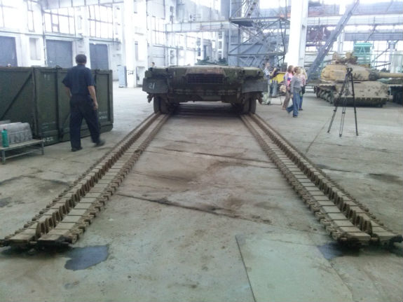 Як на Харківському заводі танки для АТО роблять більш швидкими та  живучими (ФОТО, ВІДЕО) - фото 3