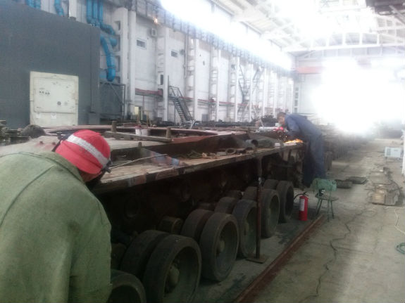 Як на Харківському заводі танки для АТО роблять більш швидкими та  живучими (ФОТО, ВІДЕО) - фото 2