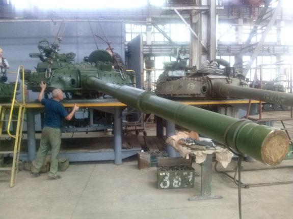 Як на Харківському заводі танки для АТО роблять більш швидкими та  живучими (ФОТО, ВІДЕО) - фото 9