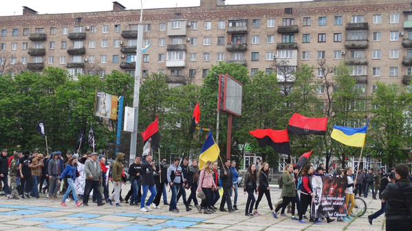 У Старобельську та Маріуполі 1 травня відбулася патріотична хода - фото 5