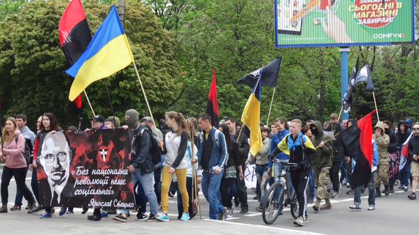 У Старобельську та Маріуполі 1 травня відбулася патріотична хода - фото 6