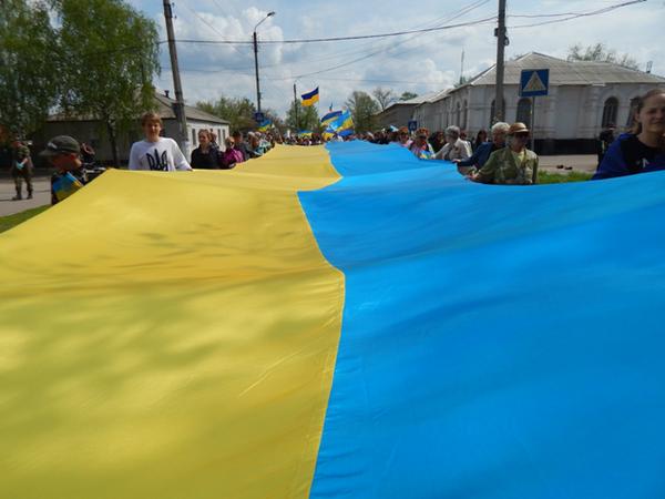 У Старобельську та Маріуполі 1 травня відбулася патріотична хода - фото 1