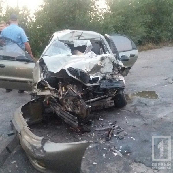 На Дніпропетровщині вантажівка вбила трьох людей у легковику і зникла  - фото 2