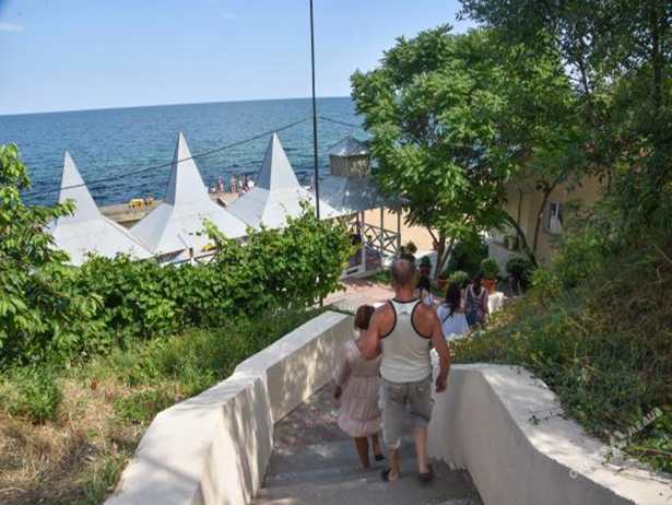 Саакашвілі прибрав перші паркани на міських пляжах Одеси (ФОТОФАКТ) - фото 2