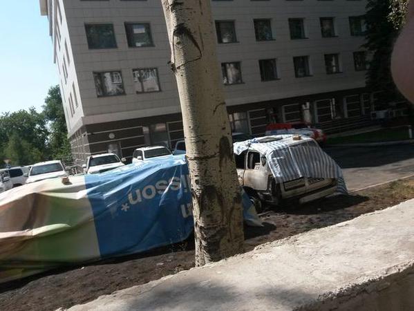 Що залишилось від автомобілів ОБСЄ після підпалу в Донецьку - фото 2