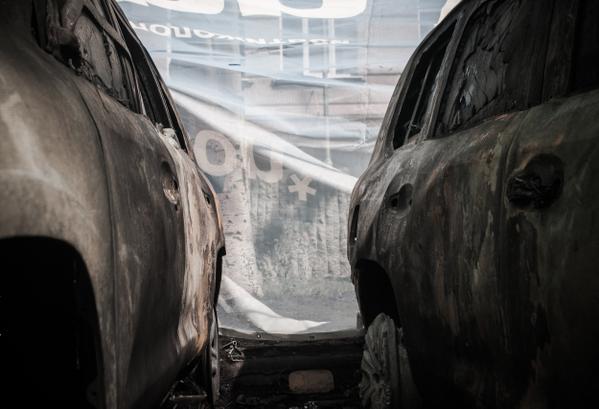 Що залишилось від автомобілів ОБСЄ після підпалу в Донецьку - фото 5