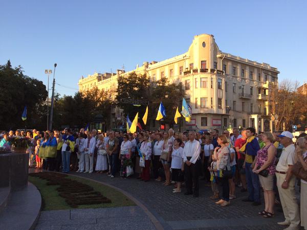 Харківську Ходу незалежності очолив величезний прапор України  - фото 9