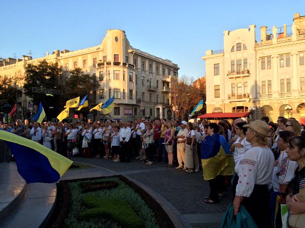Харківську Ходу незалежності очолив величезний прапор України  - фото 8