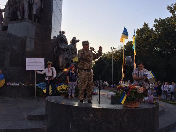 Харківську Ходу незалежності очолив величезний прапор України  - фото 7