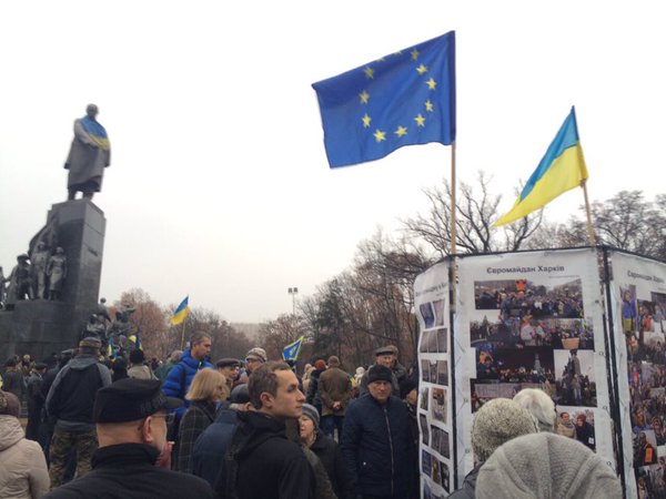 У Харкові до другої річниці Євромайдану мітинг проводять близько 350 осіб - фото 4