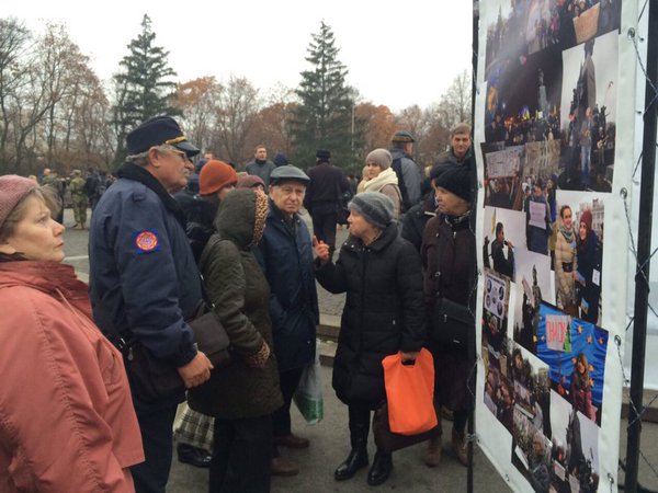 У Харкові до другої річниці Євромайдану мітинг проводять близько 350 осіб - фото 2