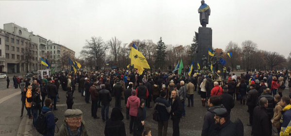 У Харкові до другої річниці Євромайдану мітинг проводять близько 350 осіб - фото 1