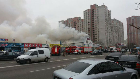 У Києві чергова пожежа на СТО  - фото 1
