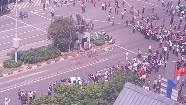 У столиці Індонезії сталася серія потужних вибухів - фото 1