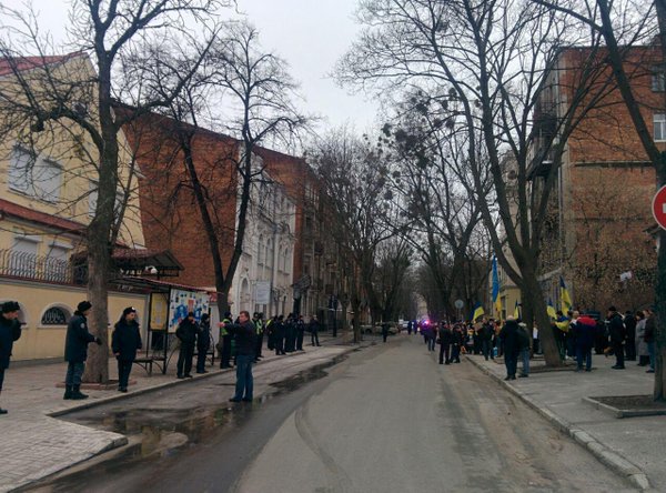 У Харкові активісти перемістилися до консульства Росії  - фото 2