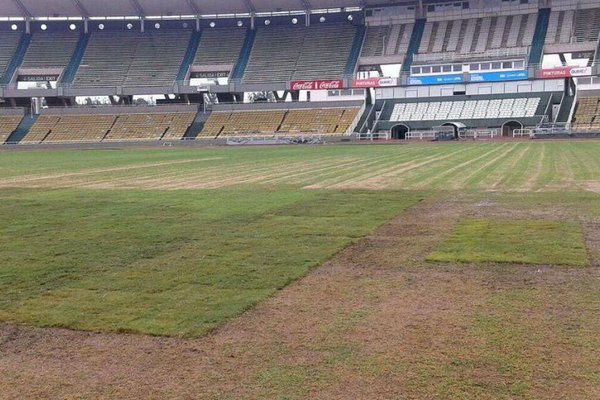 Легендарні рокери знищили газон стадіону, на якому буде грати Мессі - фото 1
