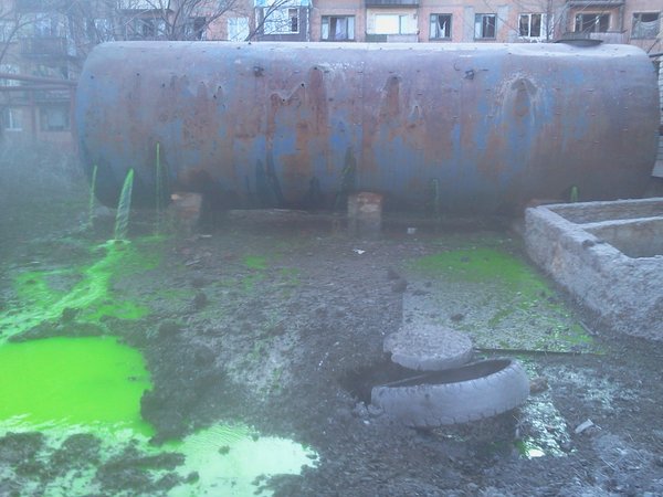 Під Горлівкою обстрілами обстріляні багатоповерхівки в двух селищах: є жертви (ФОТО, ВІДЕО) - фото 1
