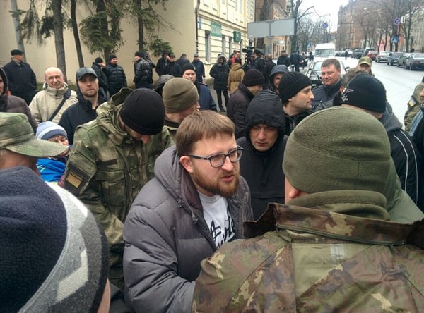 У Харкові під час мітингу за відставку Шокіна сталася бійка - фото 1