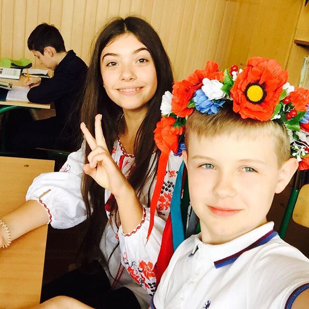 Харківські школярі масово прийшли на останній дзвоник у вишиванках  - фото 4
