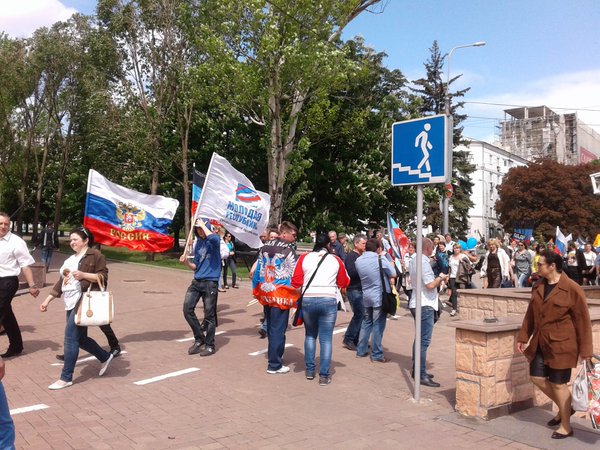 До окупованого Донецька завозять масовку для "святкування" (ФОТО) - фото 4