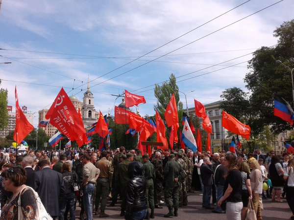 До окупованого Донецька завозять масовку для "святкування" (ФОТО) - фото 3