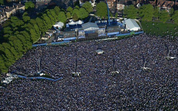 Як виглядає "море людей" на чемпіонському параді "Лестера" - фото 1