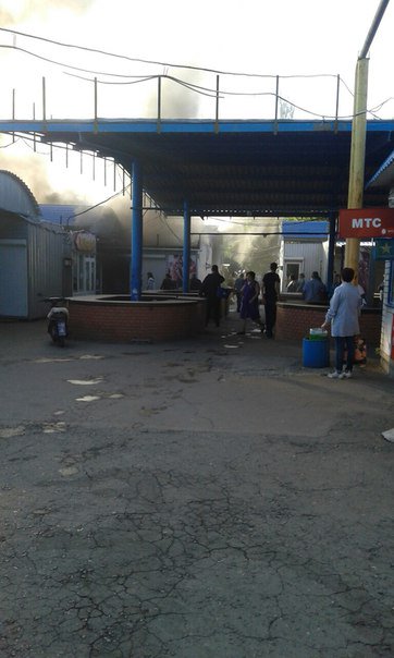 Під час пожежі на ринку в окупованій Макіївці постраждала людина (ФОТО) - фото 2