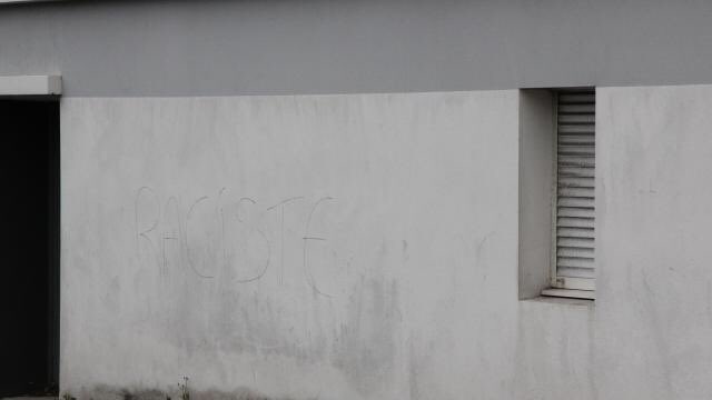 Дешам звернеться в поліцію через напис на стіні його будинку "расист" - фото 1