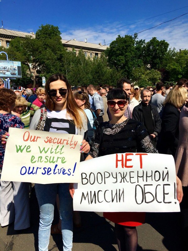 Як у "ДНР" мітингували проти ОБСЄ: "нарахували" аж 60 тис. осіб (ФОТО) - фото 1