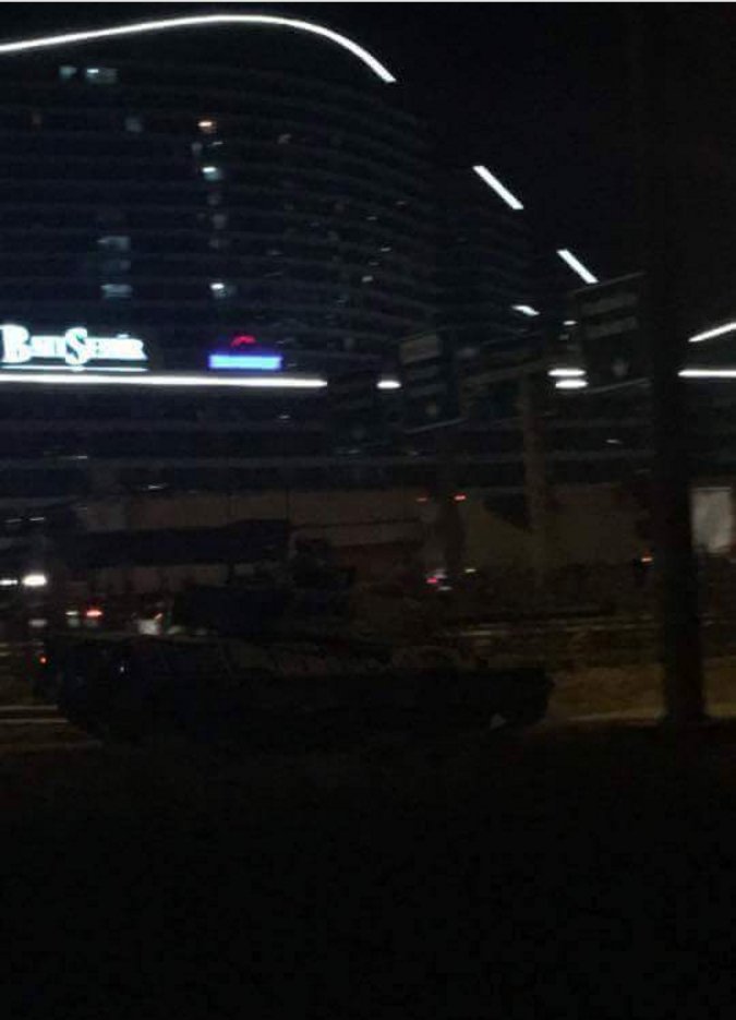 У Туреччині до аеропорту Стамбула прибули танки (ФОТО) - фото 2