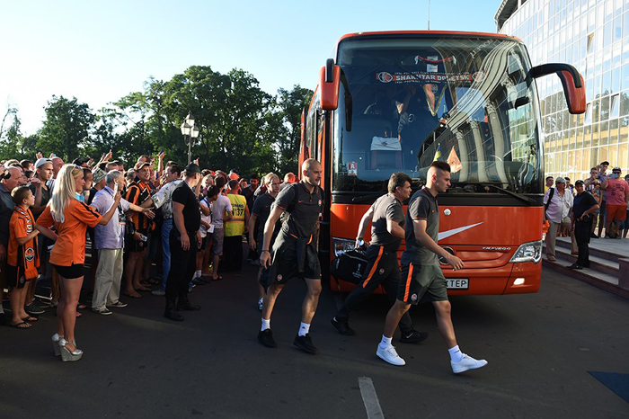 Як "Шахтар" прибув на стадіон в Одесі - фото 1