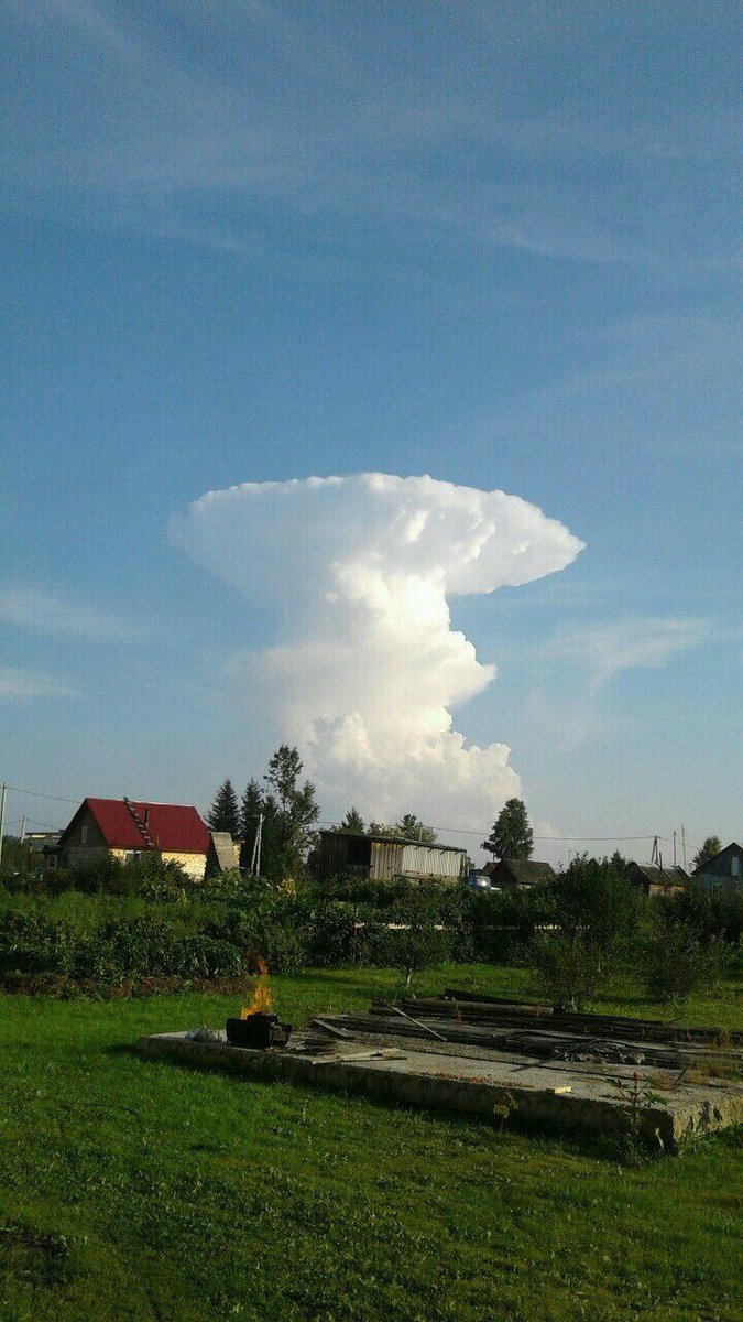 Знамення: Росіян наполохала хмара у вигляді ядерного гриба - фото 3
