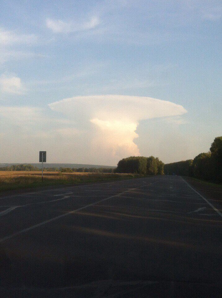 Знамення: Росіян наполохала хмара у вигляді ядерного гриба - фото 2