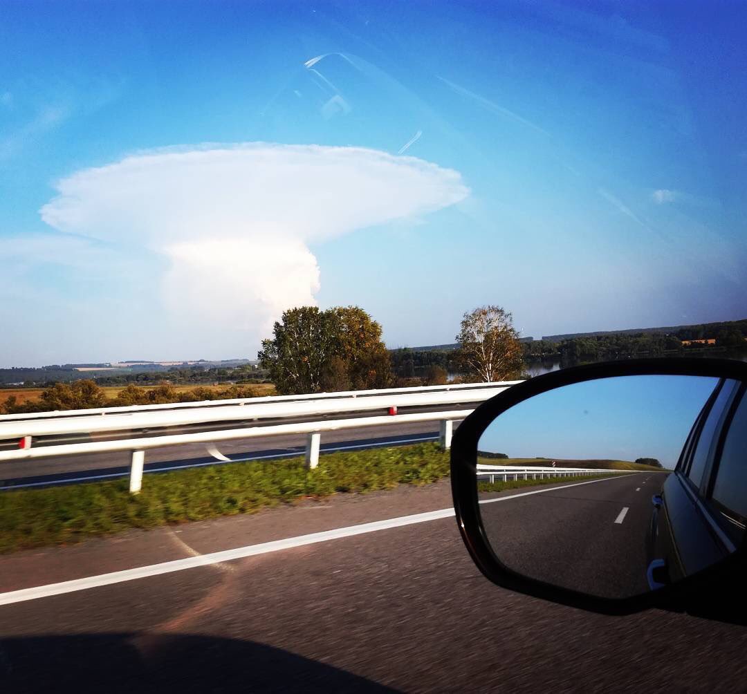 Знамення: Росіян наполохала хмара у вигляді ядерного гриба - фото 1
