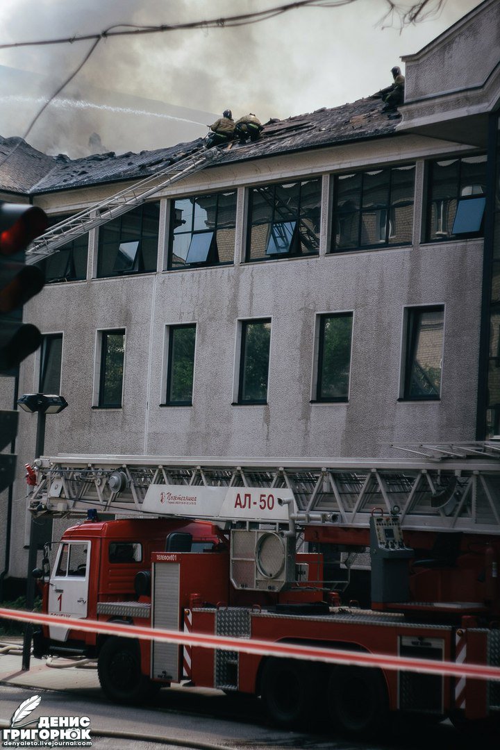 В окупованому Донецьку палає офіс Тарути: Здійнялися величезні клуби диму (ВІДЕО) - фото 2