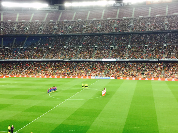Як виглядають трибуни "Камп Ноу" на матчі "Барселона" - "Севілья" - фото 2
