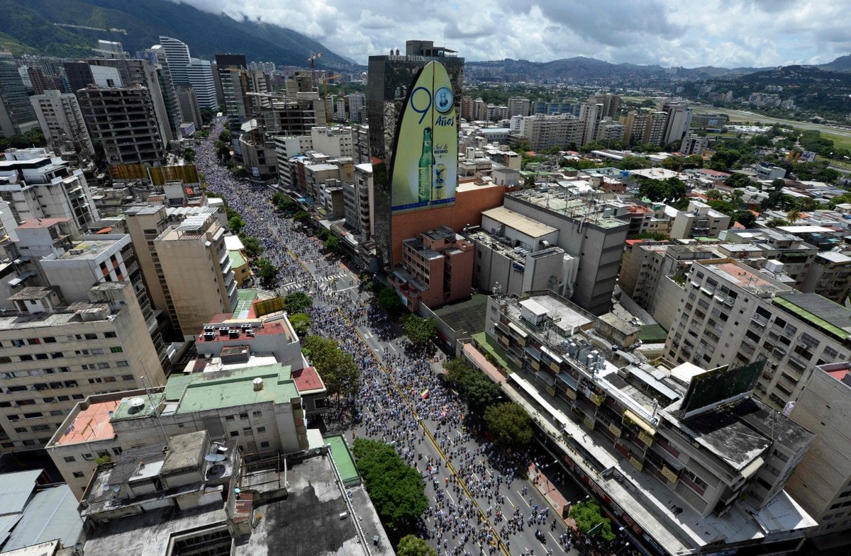 Як у Венесуелі "майданять" за відставку президента - фото 5
