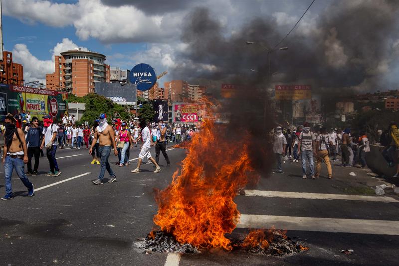 Як у Венесуелі "майданять" за відставку президента - фото 8