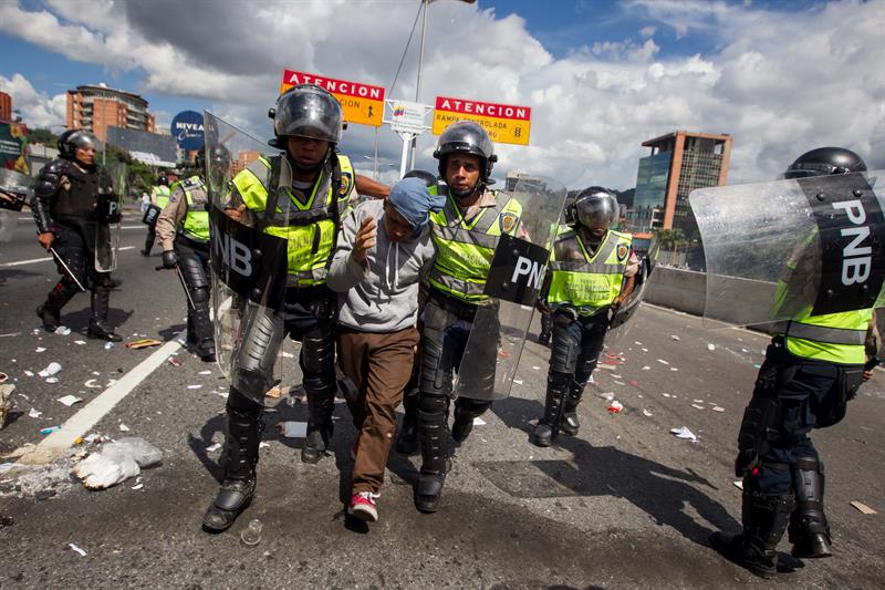 Як у Венесуелі "майданять" за відставку президента - фото 1