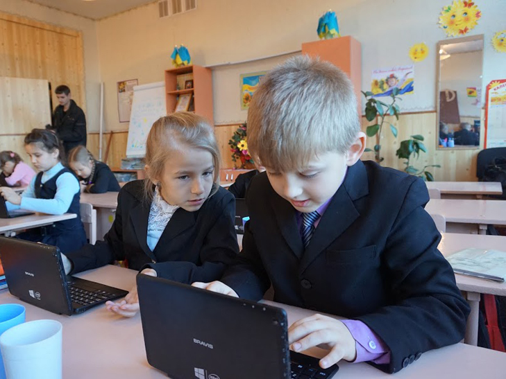 Школярі у Шостці засвоюють уроки за допомогою новітніх технологій - фото 2