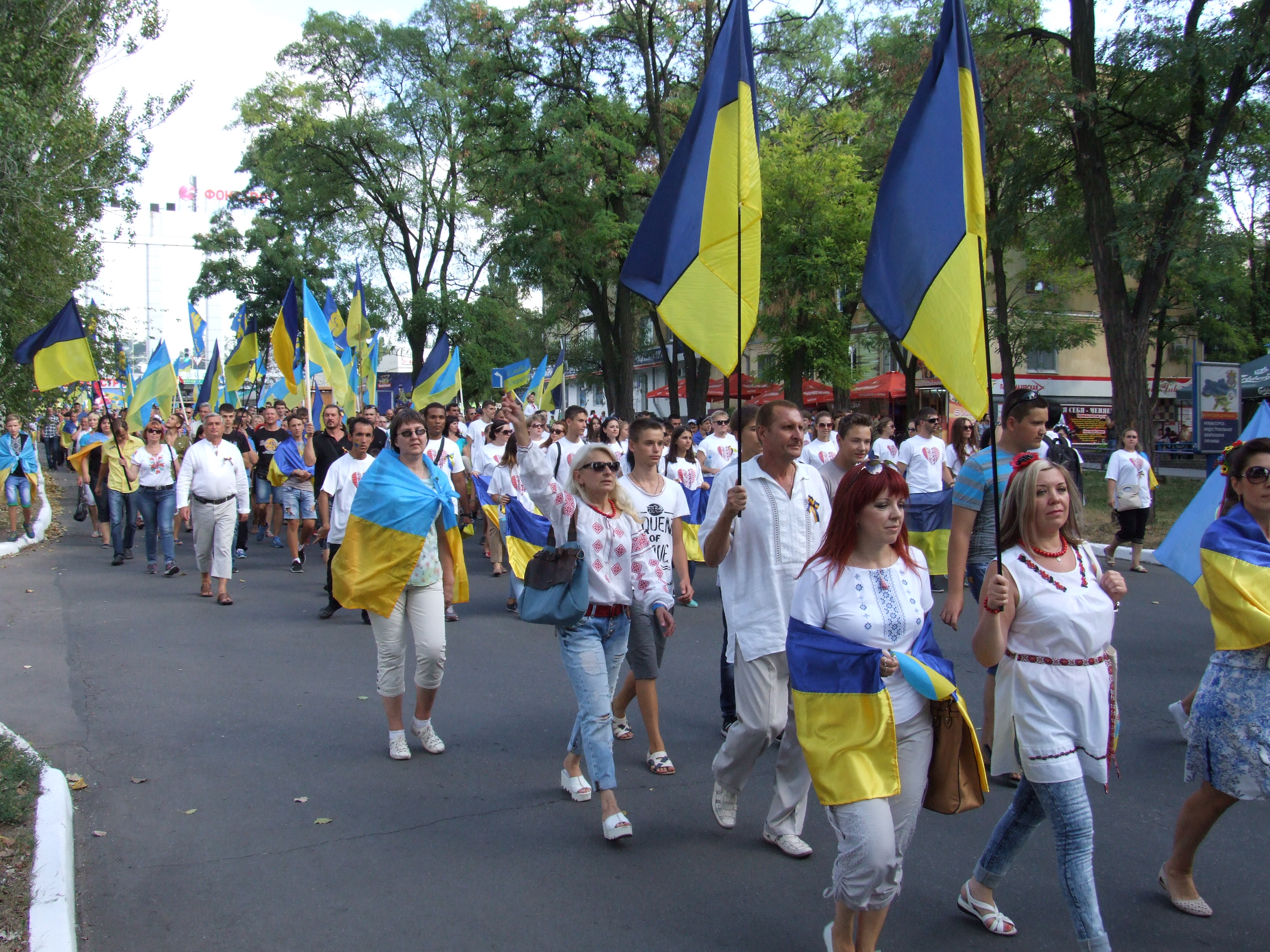 Краматорськ зібрав багатотисячну ходу на честь Дня Незалежності України (ФОТО) - фото 7